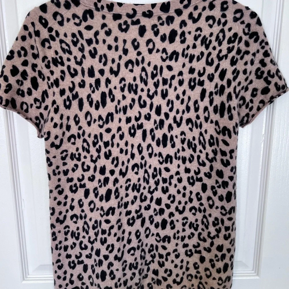 J. Crew Black and Tan Animal Print Short Sleeve 100% Cashmere - Picture 2 of 7